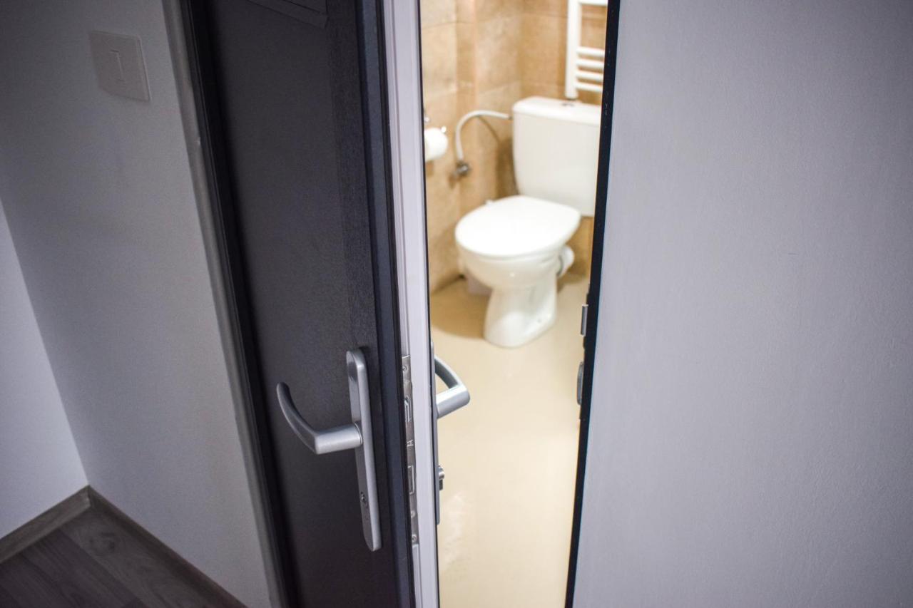 B House Rooms Iasi Exterior foto
